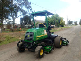 John Deere 8700  Golf Fairway mower Lawn Equipment - picture2' - Click to enlarge