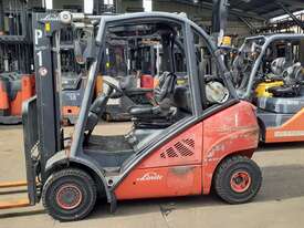 2010 Model Linde Container Entry Forklift for sale-2.5 ton 4.5m lift solid tyres side shift $9999+ - picture0' - Click to enlarge