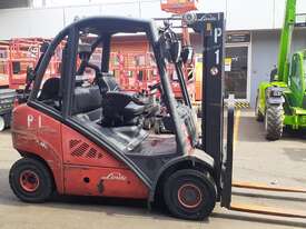 2010 Model Linde Container Entry Forklift for sale-2.5 ton 4.5m lift solid tyres side shift $9999+ - picture0' - Click to enlarge