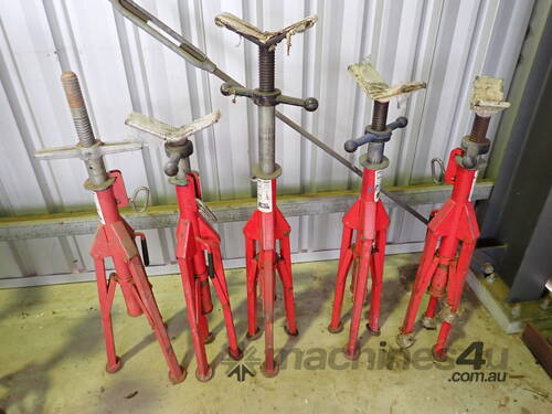 Folding pipe stands