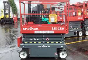 ACTIVE FORKLIFTS - Scissor lift skyjack Skyjack SJ1932 for sale-low hours 5.8m platform 2015 model o