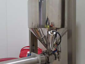 Piston Filler with Hopper - picture0' - Click to enlarge