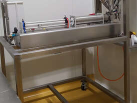 Piston Filler with Hopper - picture1' - Click to enlarge