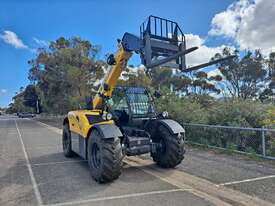 2022 New Holland T7.42 Elite Telehandler - picture2' - Click to enlarge