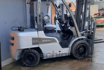 ACTIVE FORKLIFTS - 2016 Nissan 3.5 ton forklift for sale-4500mm lift height solid tyres side shift