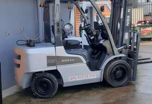 ACTIVE FORKLIFTS - 2016 Nissan 3.5 ton forklift for sale-4500mm lift height solid tyres side shift ACTIVE FORKLIFTS - 2016 Nissan 3.5 ton forklift for sale-4500mm lift height solid tyres side shift