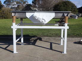 Large Vibrating Vibratory Feeder Sieve Shaker Table Separator - Maseto  - picture0' - Click to enlarge