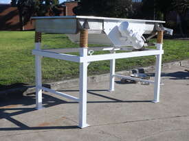 Large Vibrating Vibratory Feeder Sieve Shaker Table Separator - Maseto  - picture1' - Click to enlarge