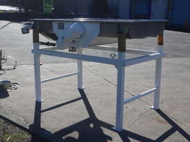 Large Vibrating Vibratory Feeder Sieve Shaker Table Separator - Maseto  - picture2' - Click to enlarge