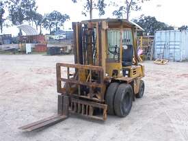 Komatsu FG20-7 forklift - picture2' - Click to enlarge