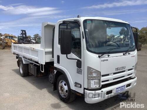 2013 Isuzu NPR 400 Medium