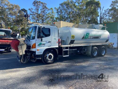 Hino FM road sweeper - plus 14kl watercart and high pressure gurney