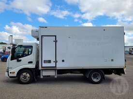 Hino 300 Series 2 - picture2' - Click to enlarge