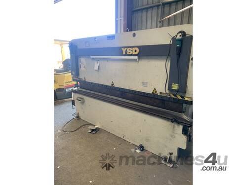 Hydralic Press Brake.