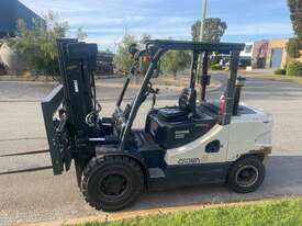 Forklift Crown CD40S 4 tonne Diesel container mask Fork position & Side shift 2018 - picture2' - Click to enlarge