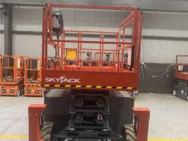 Skyjack SJ6832RT Diesel Scissor Lift - picture2' - Click to enlarge