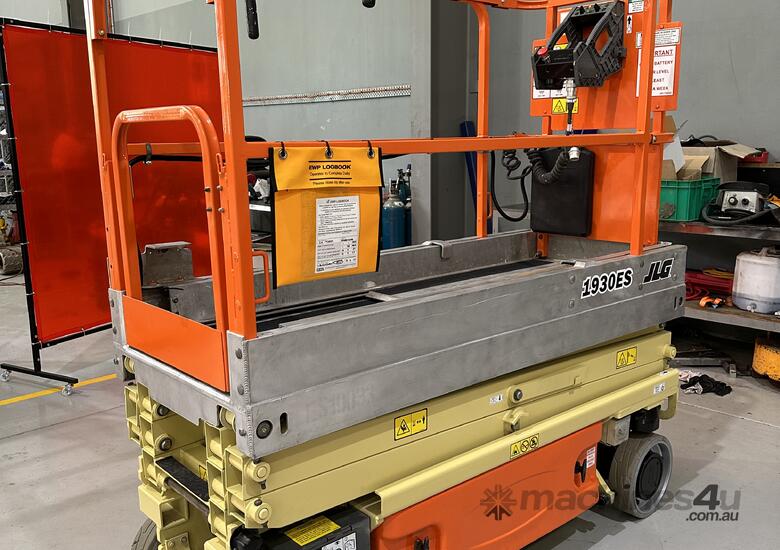 JLG 1930ES Electric Scissor lift with Major inspection image 3