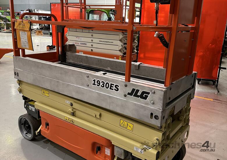 JLG 1930ES Electric Scissor lift with Major inspection image 2