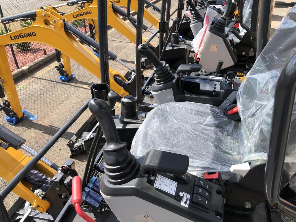 New 2023 liugong 9017F ZTS Mini Excavator with buckets and ripper