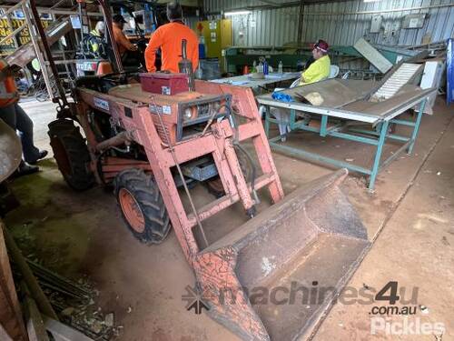 1995 Kubota B6100 Loader/Tractor 4WD