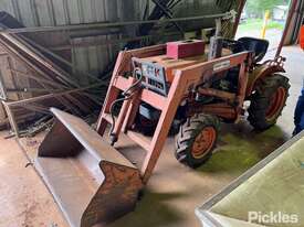 1995 Kubota B6100 Loader/Tractor 4WD - picture0' - Click to enlarge