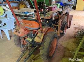 1995 Kubota B6100 Loader/Tractor 4WD - picture2' - Click to enlarge