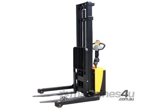 Komatsu Straddle Stacker 1.0 Tonne