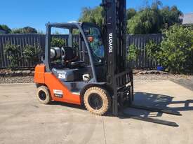 Toyota Forklift 2.5T with Tyne Positioners - picture0' - Click to enlarge
