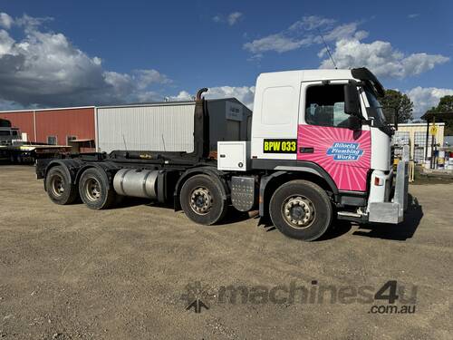 2010 Volvo FM MK2 8x4 Hook Bin Truck