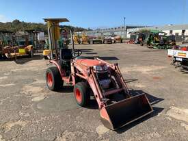 Kubota B2320 Loader/Tractor 4WD - picture0' - Click to enlarge