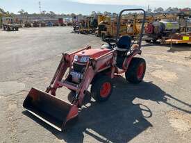 Kubota B2320 Loader/Tractor 4WD - picture1' - Click to enlarge