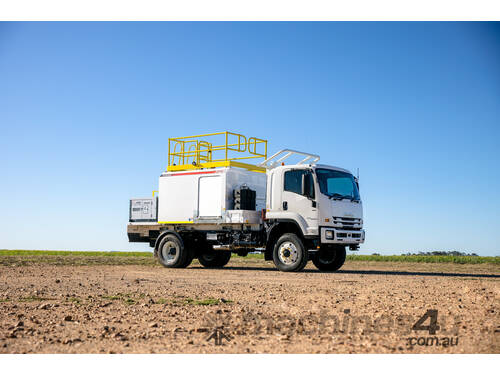 Isuzu FTS 139-260 Service Body Truck