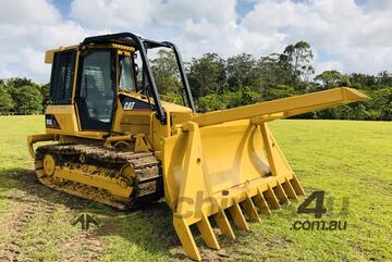   2024 Cat D3-5G Stick Rake.