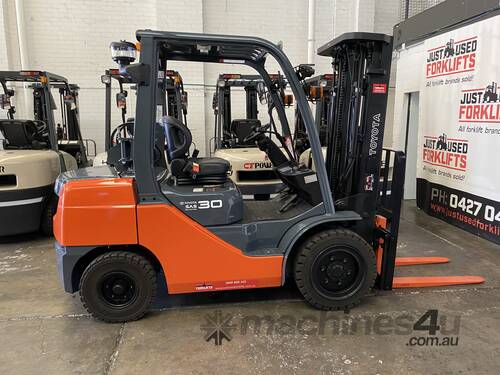 TOYOTA 8FG30 62512 DELUXE 3 TON 3000 KG CAPACITY LPG GAS FORKLIFT 4500 MM 3 STAGE MAST