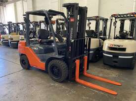 TOYOTA 8FG30 62512 DELUXE 3 TON 3000 KG CAPACITY LPG GAS FORKLIFT 4500 MM 3 STAGE MAST - picture0' - Click to enlarge