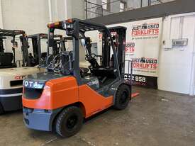 TOYOTA 8FG30 62512 DELUXE 3 TON 3000 KG CAPACITY LPG GAS FORKLIFT 4500 MM 3 STAGE MAST - picture1' - Click to enlarge
