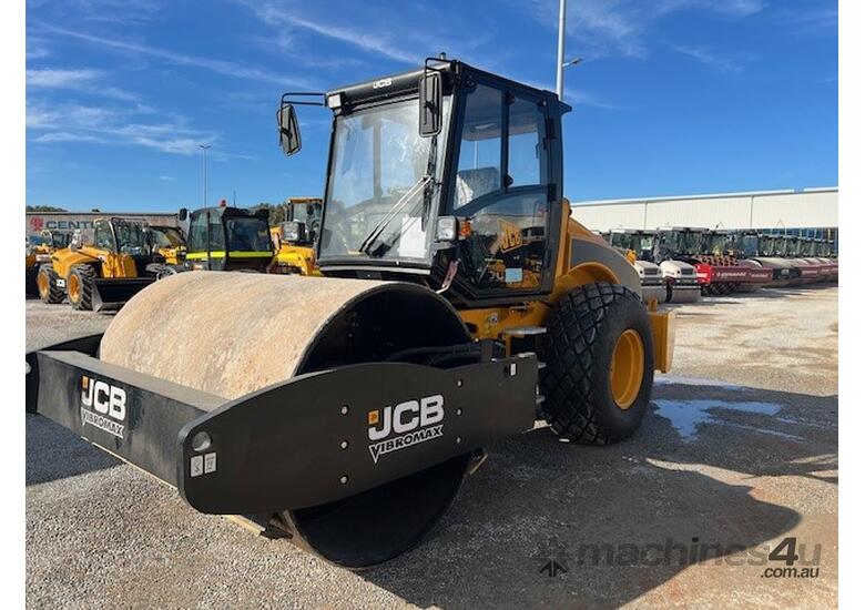 caption UNUSED 2023 JCB VM166D ROLLER U4687