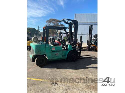 caption Mitsubishi 4 Tonne Forklift