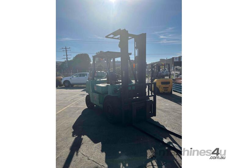 caption Mitsubishi 4 Tonne Forklift