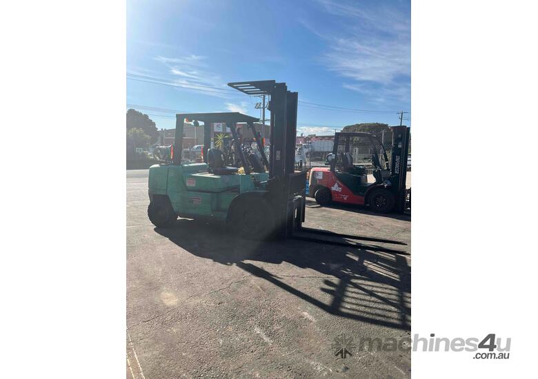 caption Mitsubishi 4 Tonne Forklift