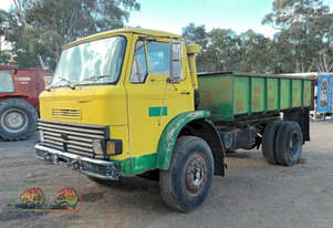 (8197) Ford D Series Tip Truck (Carisbrook, VIC)