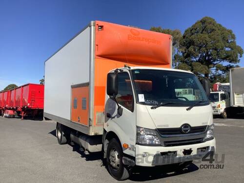 2015 Hino 300 921 Mobile Tyre Truck