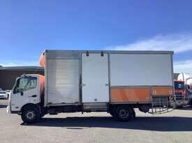 2015 Hino 300 921 Mobile Tyre Truck - picture2' - Click to enlarge