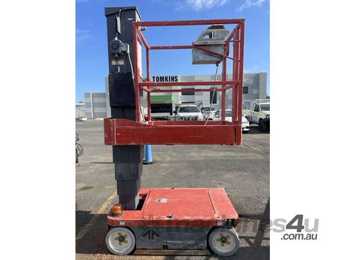 2014 Skyjack 227kg 2 Person Scissor Lift