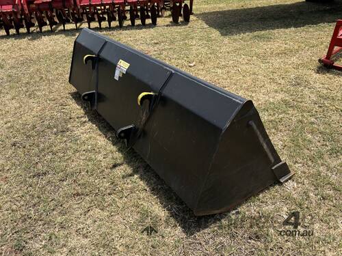 caption GP Bucket Euro Hitch
