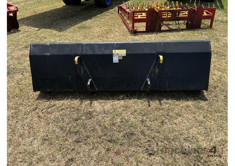 caption GP Bucket Euro Hitch