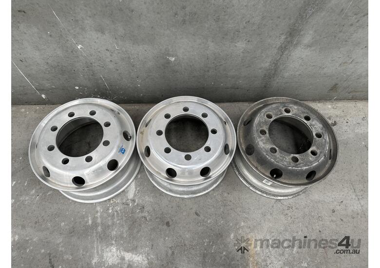 caption 3 x Aluminium 19.5 Float 8 Stud Trailer Rims