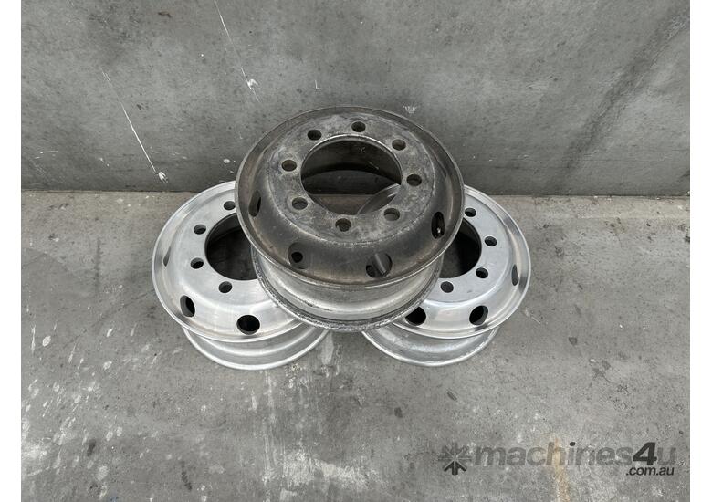 caption 3 x Aluminium 19.5 Float 8 Stud Trailer Rims