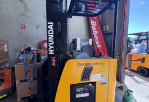 WAREHOUSE REACH TRUCK | HYUNDAI 18BRP-9 Triplex 6850mm