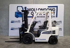 Wollongong Forklift: 2003 Nissan 2.5T LPG, 3-Stage Container Mast, 4.75m lift!